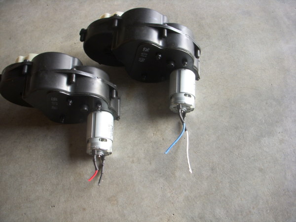 KidTrax Police Dodge Charger Gearboxes(2)